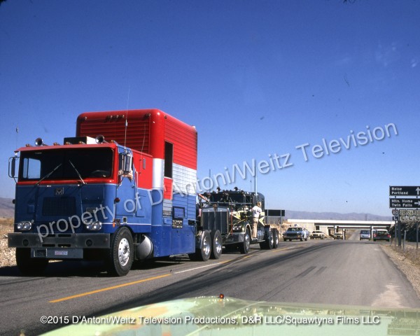 Cinemobile rig leads Kenworth 900 filming a scene for Movin' On