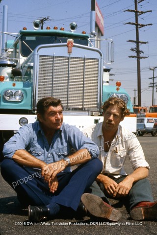 Visión general miércoles Caliza Claude Akins and Frank Converse in front of Kenworth 900 as seen in  Movie-of-the-Week, In Tandem - Movin' On