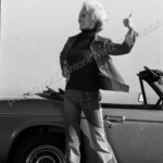 Janet Leigh signals for help